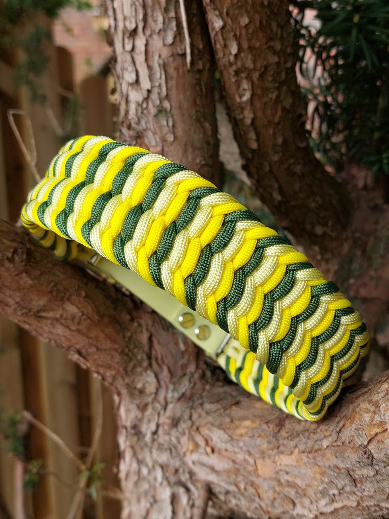 Halsband "Trilo"
